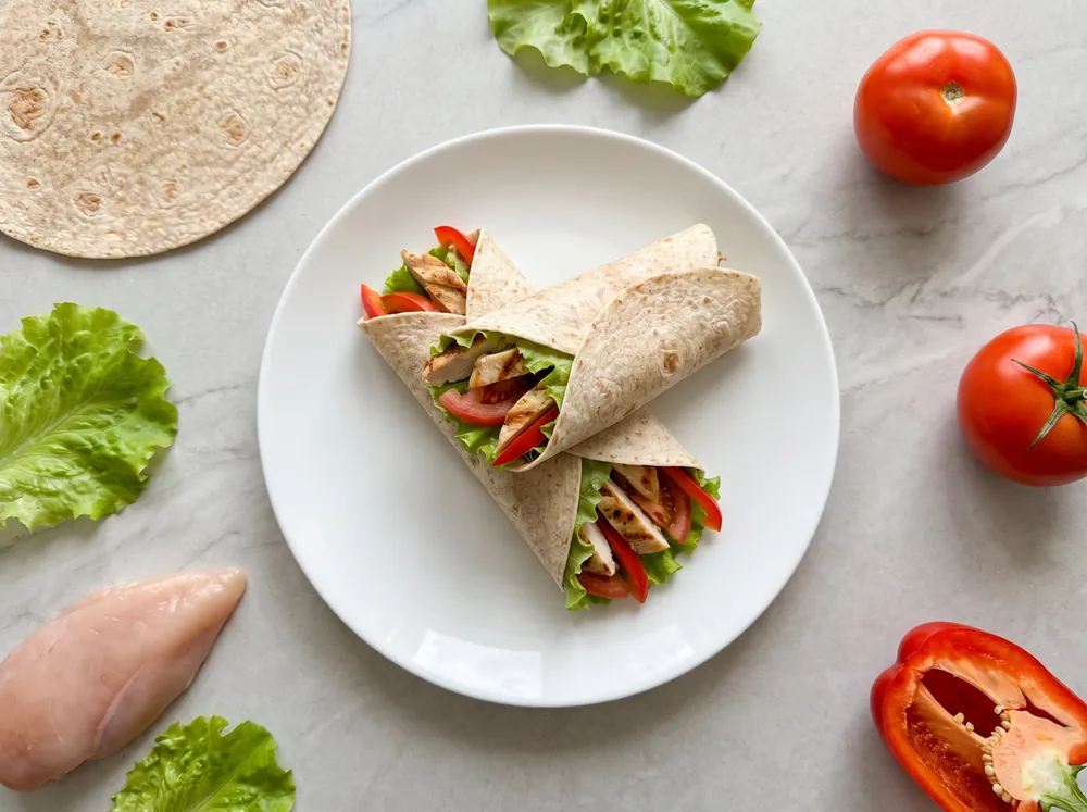 Tortilla z kurczakiem i warzywami
